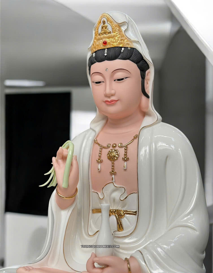 Tượng Quan Thế Âm Bồ Tát bằng sứ trắng hoa sen đẹp