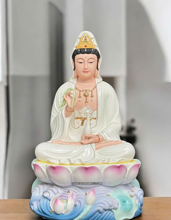 Tượng Quan Thế Âm Bồ Tát bằng sứ trắng hoa sen đẹp