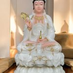 Tượng Quan Âm Áo Rủ Trắng Bằng Bột Đá QA-008