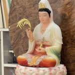 Tượng Quan Âm vẽ gấm bằng bột đá cao cấp
